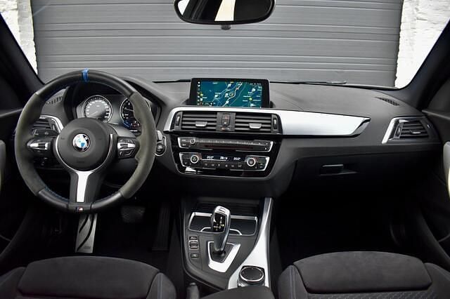 Occasion BMW 118 Executive 136 PK (100 kW) 2018 Grijs Hatchback