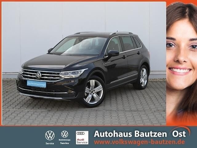 Zwart Gebruikt 2021 VW Tiguan Elegance SUV | € 38.567 (Eerlijke prijs) - Afbeelding 1/4