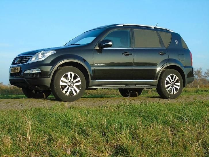 Zwart Gebruikt 2015 Ssangyong (KGM) Rexton Sapphire SUV | € 10.950 (Duur) - Afbeelding 1/4