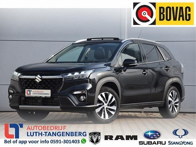 Zwart (metallic) Occasion 2023 Suzuki SX4 S-Cross Style SUV | € 24.950 (Eerlijke prijs) - Afbeelding 1/4