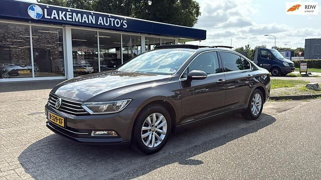 Bruin Gebruikt 2015 VW Passat Sedan | € 15.950 - Afbeelding 1/4