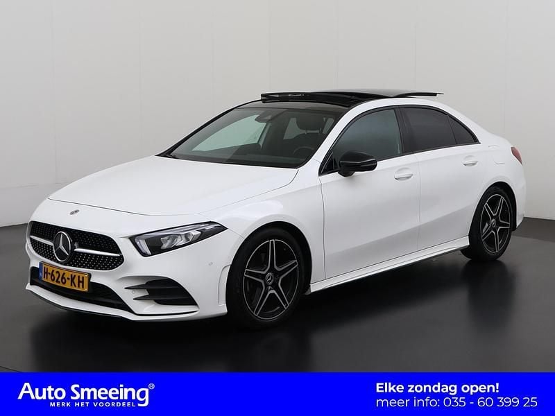 Wit Gebruikt 2020 Mercedes A200 AMG Sedan | € 28.695 (Eerlijke prijs) - Afbeelding 1/4