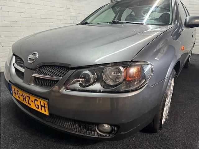 Occasion Nissan Almera Tekna 116 PK (85 kW) 2004 Grijs Hatchback