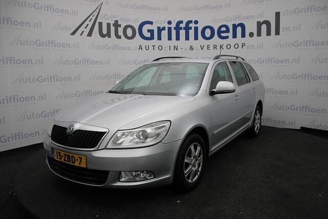 Grijs Occasion 2012 Skoda Octavia Business Line Stationwagen | € 5.490 (Eerlijke prijs) - Afbeelding 1/4