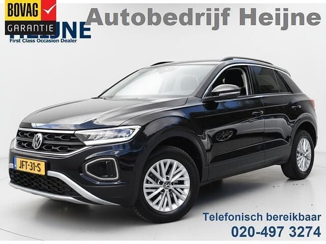 Zwart Occasion 2024 VW T-Roc Life SUV | € 25.945 (Goede deal) - Afbeelding 1/4