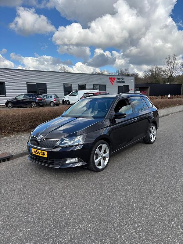 Zwart (metallic) Occasion 2016 Skoda Fabia Monte Carlo Stationwagen | € 7.999 (Eerlijke prijs) - Afbeelding 1/4