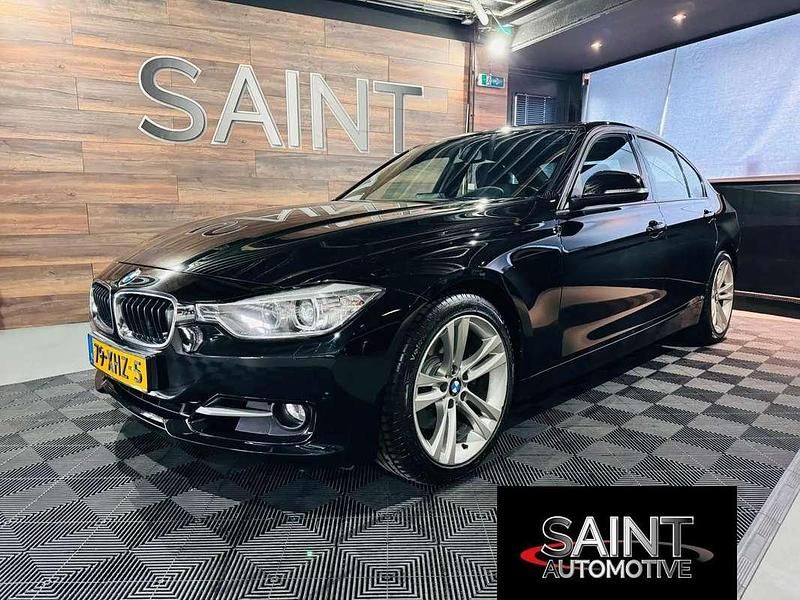 Zwart, metallic lak Gebruikt 2012 BMW 328 Executive Sedan | € 11.999 (Eerlijke prijs) - Afbeelding 1/4