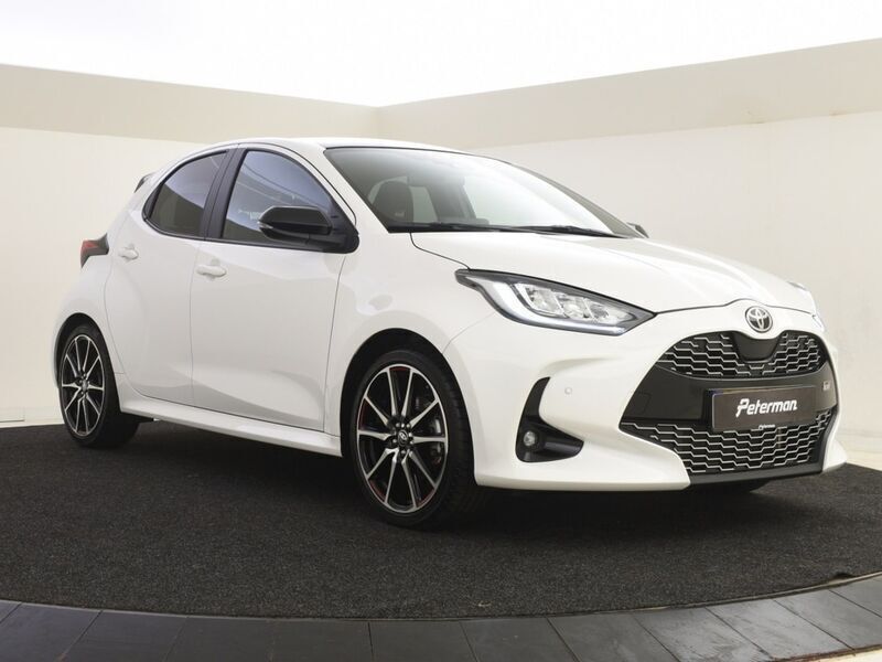Wit Gebruikt 2023 Toyota Yaris Sport Hatchback | € 26.900 (Eerlijke prijs) - Afbeelding 1/4
