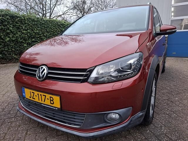 Occasion VW Touran S 141 PK (103 kW) 2011 Rood MPV
