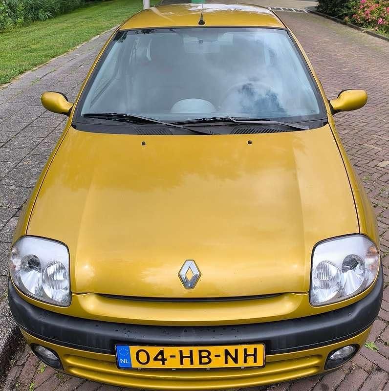 Goud Gebruikt 2001 Renault Clio II Authentique Hatchback | € 1.250 (Eerlijke prijs) - Afbeelding 1/4