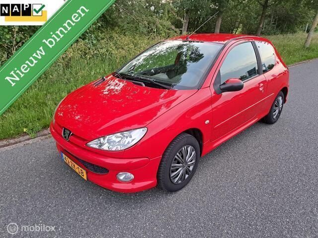 Rood Gebruikt 2008 Peugeot 206 Forever Hatchback | € 2.250 (Eerlijke prijs) - Afbeelding 1/4