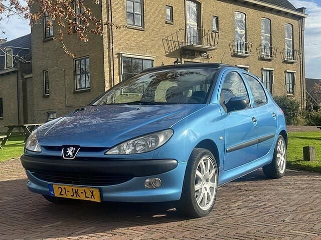 Blauw Gebruikt 2002 Peugeot 206 Hatchback | € 1.240 (Eerlijke prijs) - Afbeelding 1/4