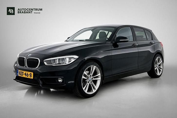 Zwart Gebruikt 2018 BMW 116 Hatchback | € 14.845 (Eerlijke prijs) - Afbeelding 1/4