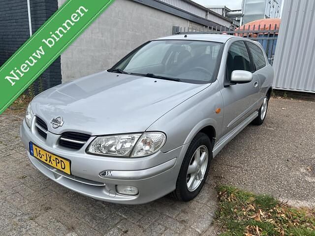Grijs Gebruikt 2002 Nissan Almera Hatchback | € 1.200 - Afbeelding 1/4