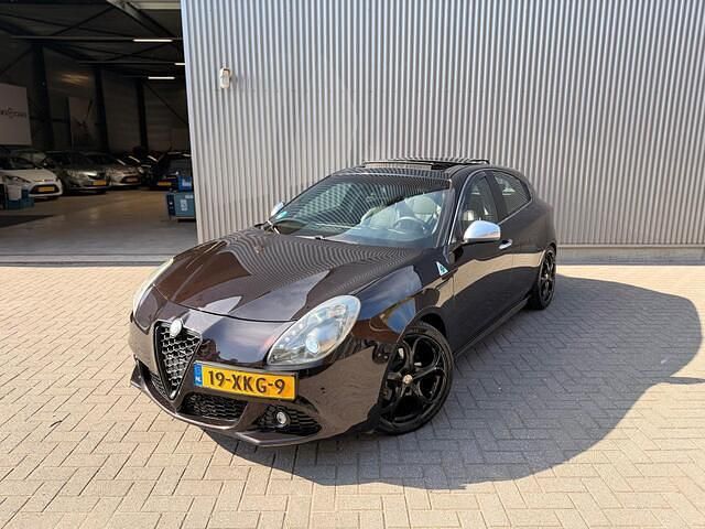 Zwart Gebruikt 2012 Alfa Romeo Giulietta Distinctive Hatchback | € 10.495 (Duur) - Afbeelding 1/4