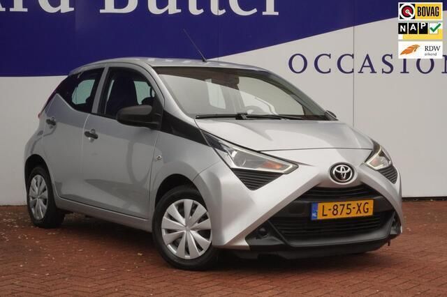 Grijs Gebruikt 2021 Toyota Aygo Hatchback | € 10.499 (Eerlijke prijs) - Afbeelding 1/4