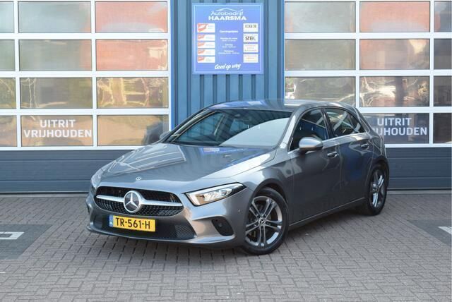 Grijs Gebruikt 2018 Mercedes A200 Advantage Hatchback | € 22.999 (Eerlijke prijs) - Afbeelding 1/4