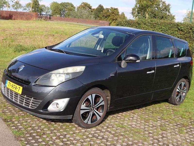Zwart Gebruikt 2011 Renault Scénic III Bose Edition MPV | € 4.500 (Goede deal) - Afbeelding 1/4
