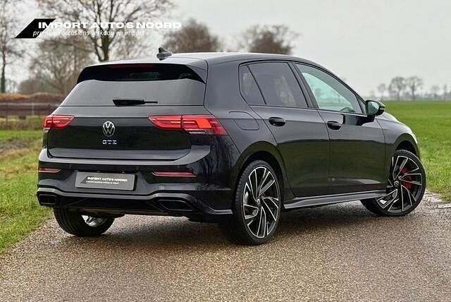 Zwart (metallic) Occasion 2021 VW Golf VIII Style Hatchback | € 22.950 (Eerlijke prijs) - Afbeelding 1/4