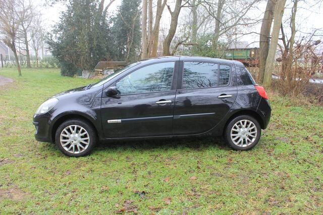 Zwart Gebruikt 2007 Renault Clio II Hatchback | € 1.999 (Eerlijke prijs) - Afbeelding 1/4