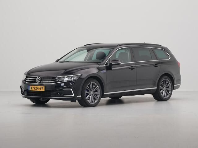 Zwart, metallic lak Gebruikt 2020 VW Passat Business Stationwagen | € 23.940 (Goede deal) - Afbeelding 1/4