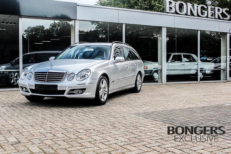 Grijs, metallic lak Gebruikt 2008 Mercedes E200 Avantgarde Stationwagen | € 10.500 (Iets duurder) - Afbeelding 1/4