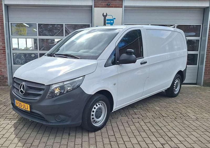 Wit Gebruikt 2019 Mercedes Vito MPV | € 17.250 (Eerlijke prijs) - Afbeelding 1/4
