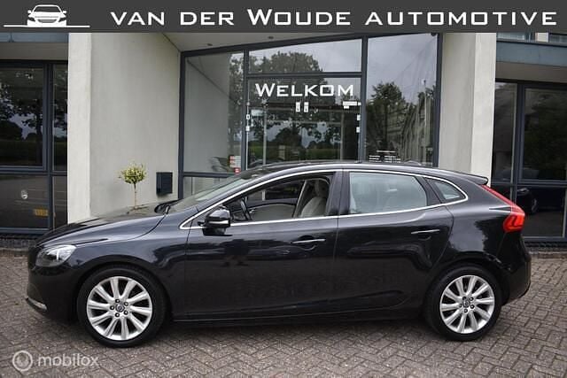 Zwart Gebruikt 2013 Volvo V40 Momentum Stationwagen | € 4.250 (Super prijs) - Afbeelding 1/4