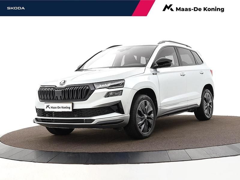Grijs Occasion 2025 Skoda Karoq SportLine SUV | € 39.940 (Eerlijke prijs) - Afbeelding 1/4
