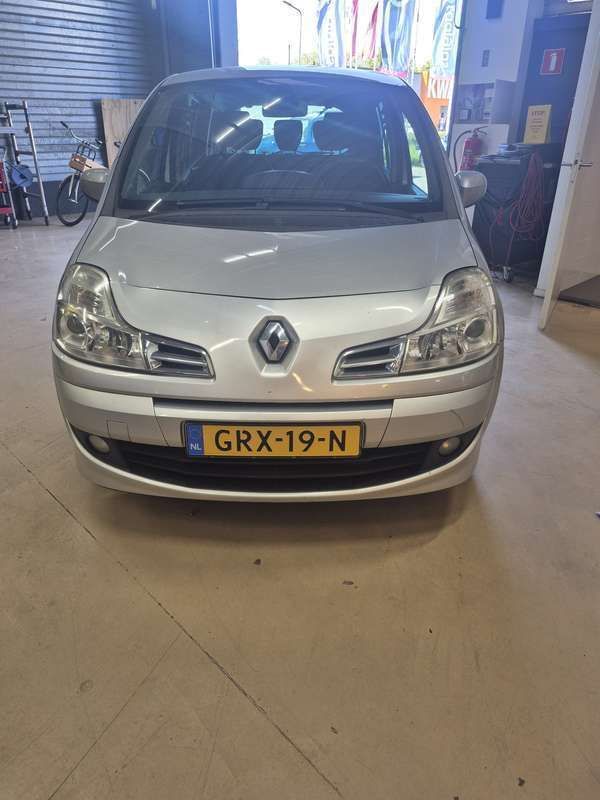 Zilver Gebruikt 2011 Renault Modus Dynamique MPV | € 4.200 (Eerlijke prijs) - Afbeelding 1/4