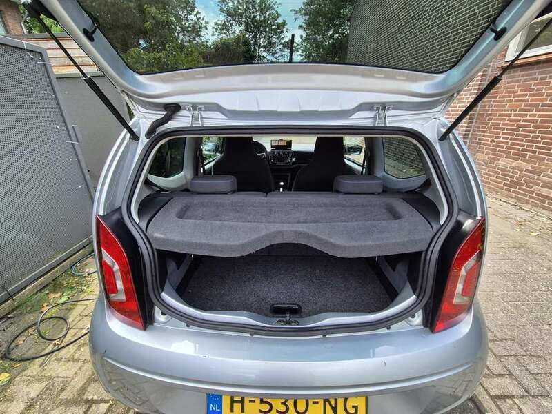 Grijs Gebruikt 2015 VW up! Hatchback | € 4.150 (Goede deal) - Afbeelding 1/4