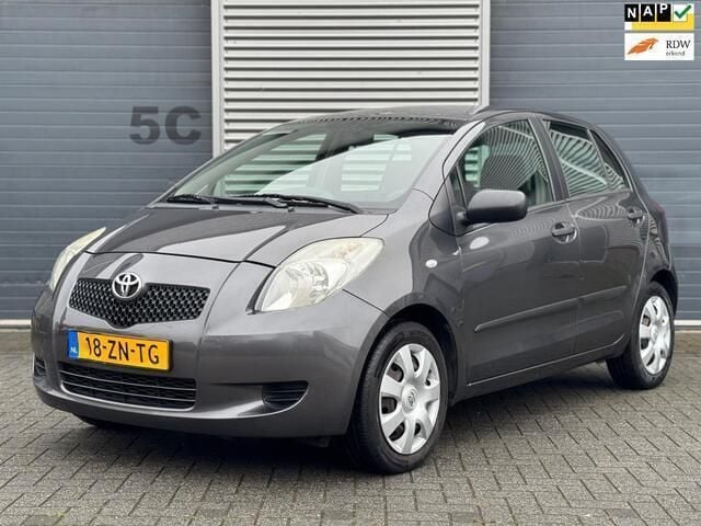 Grijs Gebruikt 2008 Toyota Yaris Terra Hatchback | € 2.350 (Eerlijke prijs) - Afbeelding 1/4