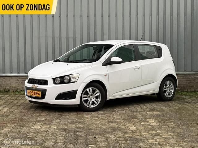 Wit Gebruikt 2011 Chevrolet Aveo LT Hatchback | € 4.190 (Eerlijke prijs) - Afbeelding 1/4