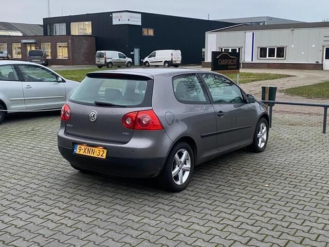Occasion VW Golf IV Trendline 90 PK (66 kW) 2004 Grijs, metallic lak Hatchback