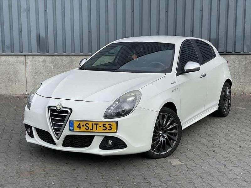 Wit Gebruikt 2013 Alfa Romeo Giulietta Business Hatchback | € 3.950 (Goede deal) - Afbeelding 1/4