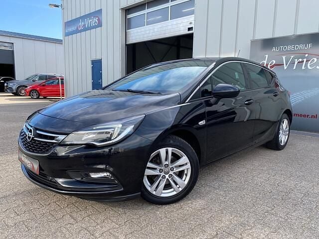 Zwart Gebruikt 2016 Opel Astra Edition Hatchback | € 7.940 (Goede deal) - Afbeelding 1/4