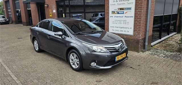 Grijs Gebruikt 2012 Toyota Avensis Business Edition Sedan | € 11.950 (Eerlijke prijs) - Afbeelding 1/4
