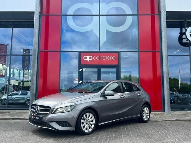 Grijs Gebruikt 2013 Mercedes A180 Hatchback | € 6.950 (Goede deal) - Afbeelding 1/4