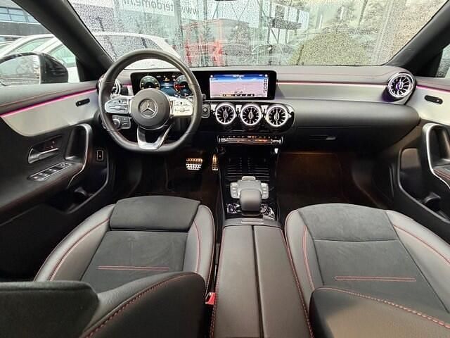 Occasion Mercedes CLA250 Shooting Brake AMG line 102 PK (75 kW) 2023 Zwart Stationwagen