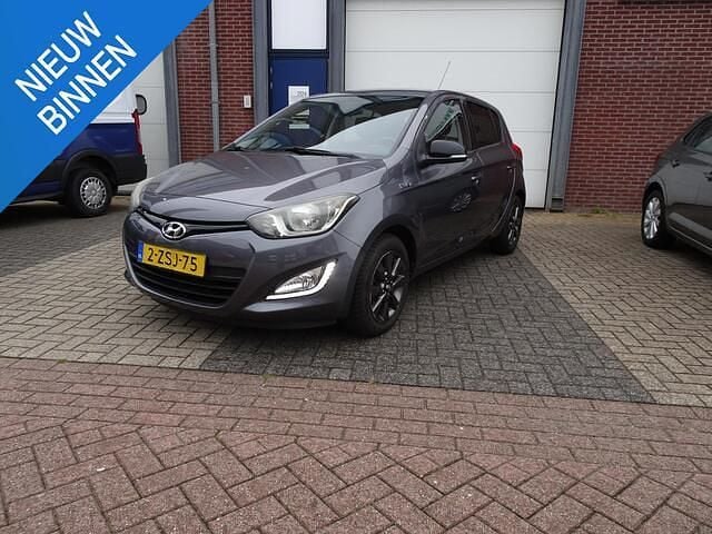 Grijs Gebruikt 2015 Hyundai i20 Hatchback | € 7.350 (Goede deal) - Afbeelding 1/4