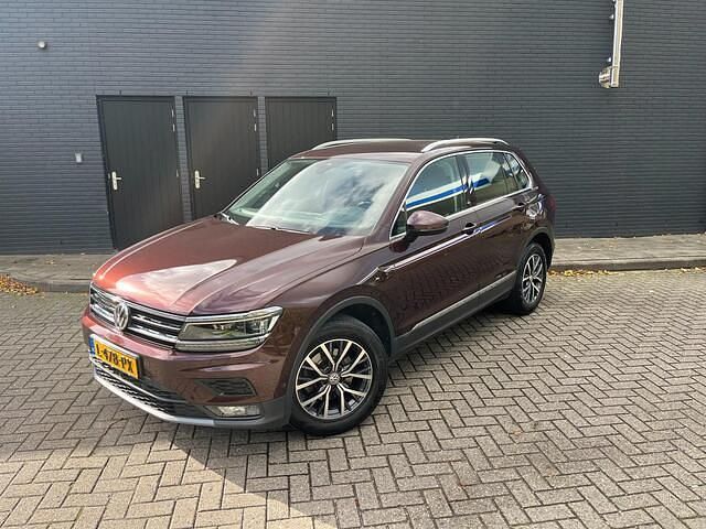 Rood Gebruikt 2017 VW Tiguan Highline SUV | € 18.999 (Goede deal) - Afbeelding 1/4