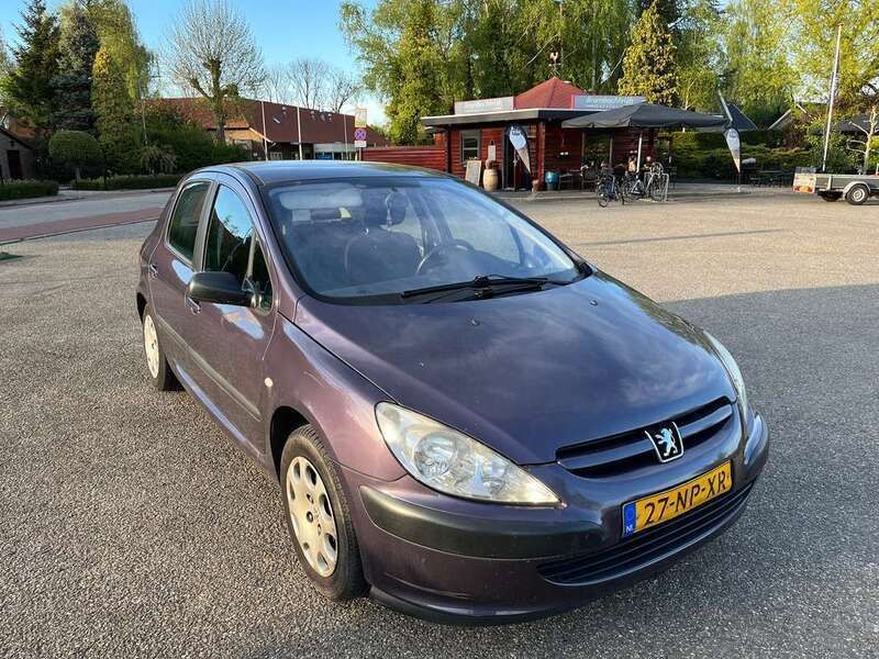 Paars Gebruikt 2004 Peugeot 307 Hatchback | € 800 (Eerlijke prijs) - Afbeelding 1/4