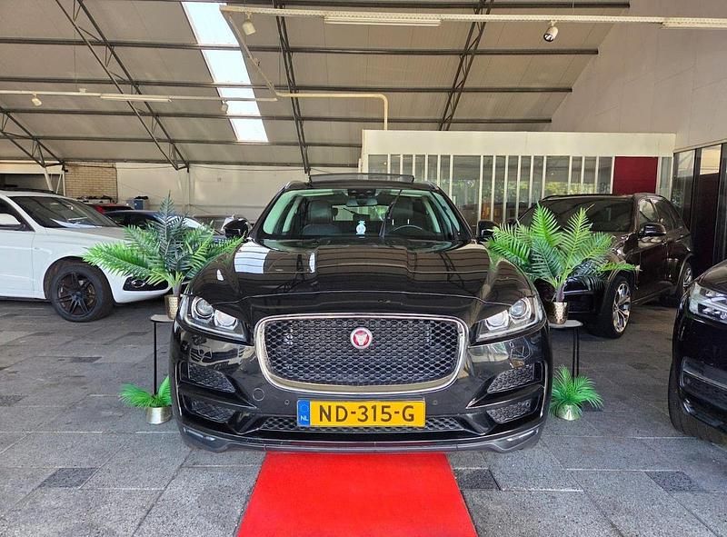Zwart Gebruikt 2017 Jaguar F-Pace Portfolio SUV | € 7.777 - Afbeelding 1/3