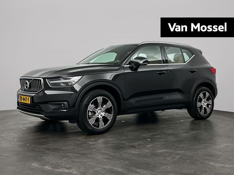 Zwart Gebruikt 2018 Volvo XC40 Inscription SUV | € 29.940 (Super prijs) - Afbeelding 1/4