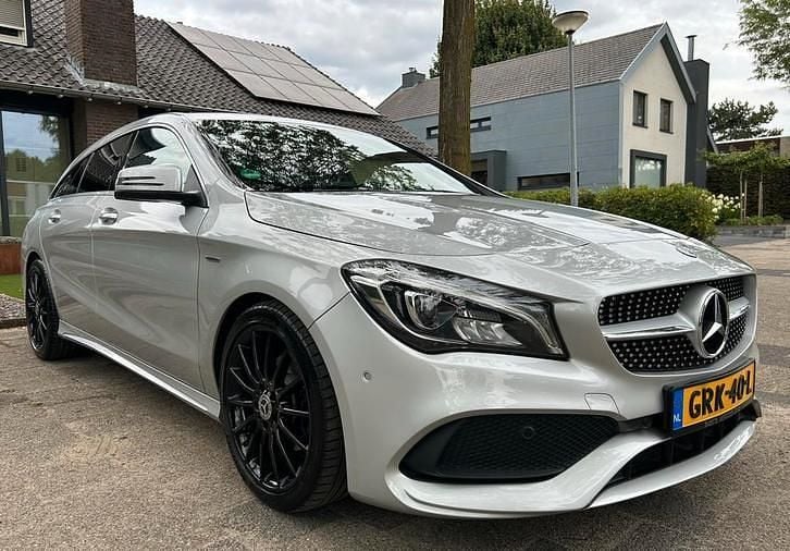 Occasion Mercedes CLA180 Shooting Brake AMG line 122 PK (89 kW) 2018 Grijs Stationwagen