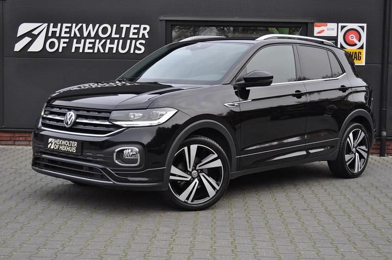 Zwart Gebruikt 2020 VW T-Cross R-line SUV | € 24.750 (Iets duurder) - Afbeelding 1/4