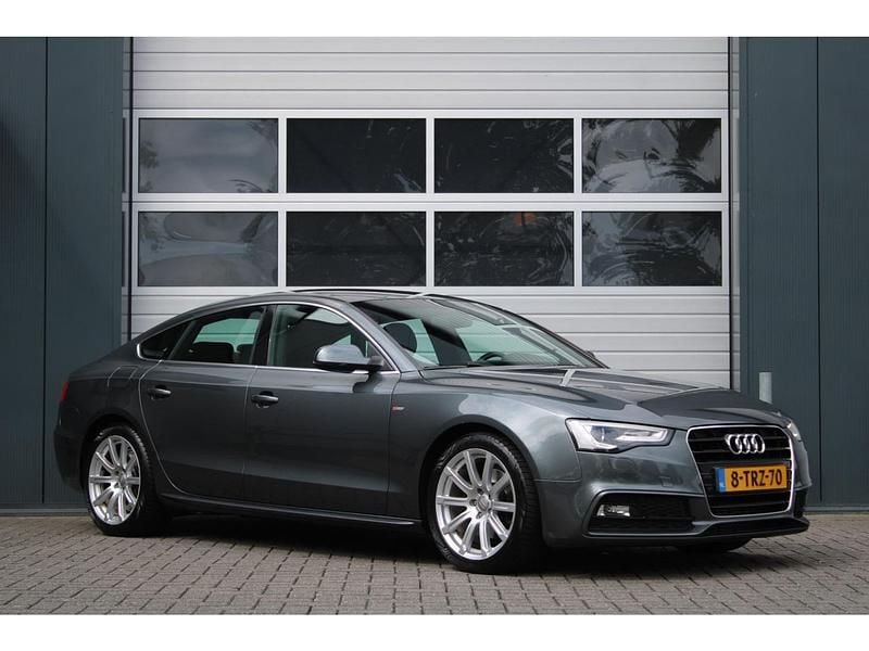 Grijs Gebruikt 2014 Audi A5 Sport Coupé | € 19.950 (Duur) - Afbeelding 1/4