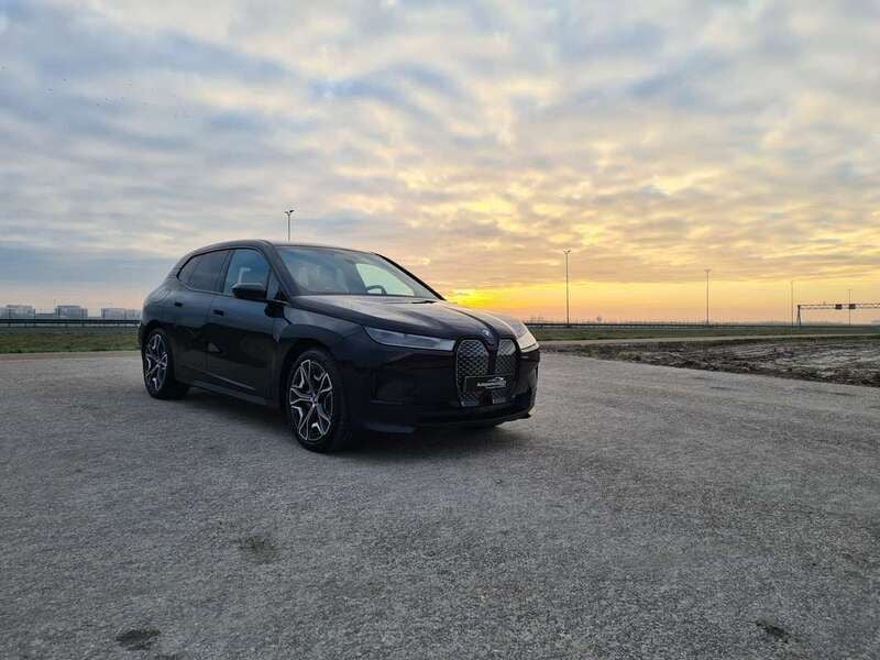 Zwart Gebruikt 2022 BMW iX SUV | € 69.900 (Iets duurder) - Afbeelding 1/4