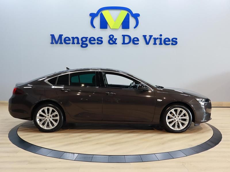 Occasion Opel Insignia Business Elegance 2020 Bruin Hatchback