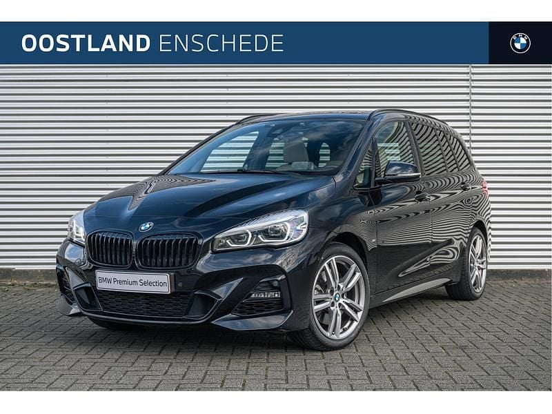 Zwart Gebruikt 2021 BMW 220 Comfort Edition Stationwagen | € 32.750 - Afbeelding 1/4